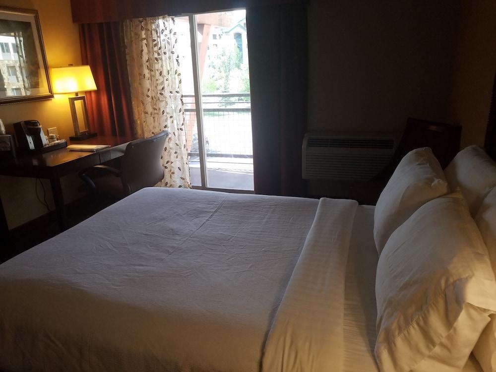 The Grand Hotel, Ascend Collection Hotel 3*